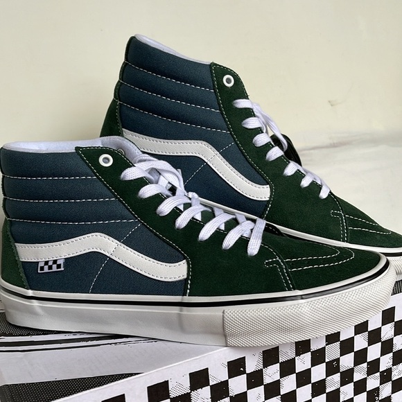 Vans WMNS Skate Sk8-Hi Mountain View
VN0A5FCCBD6
Sneakers - Picture 12 of 16